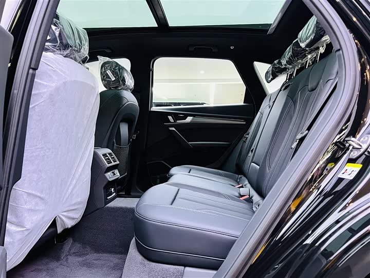 Audi Q5L 2025 2025款 45周年典藏版 45 TFSI 豪华动感型