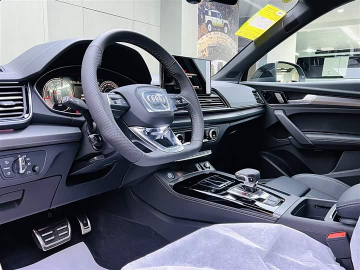 Audi Q5L 2025 2025款 45周年典藏版 45 TFSI 豪华动感型