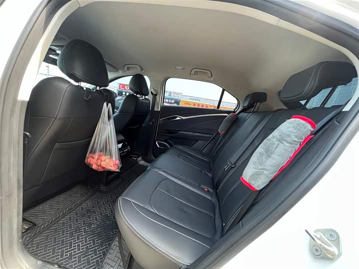 Hozon U 2023 2023款 哪吒U-Ⅱ 400 U秀版 三元锂