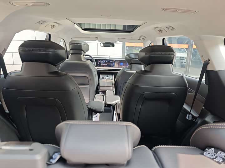 Ford Edge 2025 2025款 锐界L 2.0T EcoBoost E混动四驱七座至尊型