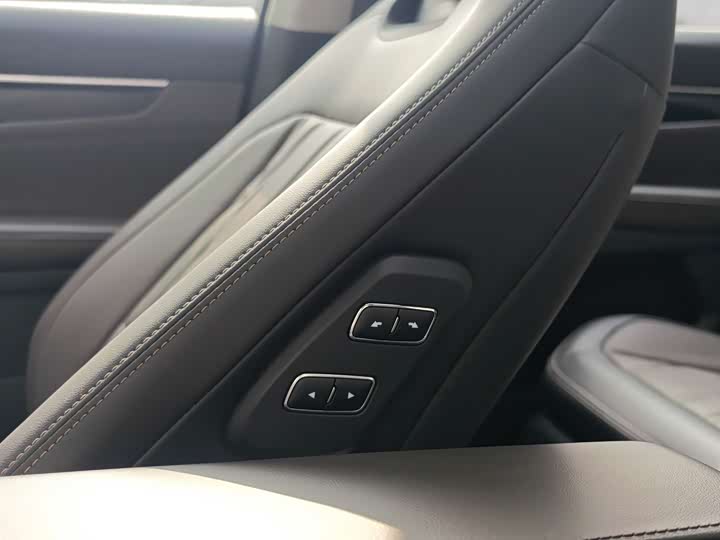 Ford Edge 2025 2025款 锐界L 2.0T EcoBoost E混动四驱七座至尊型