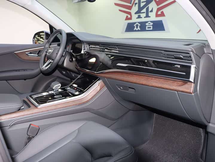 Audi Q7 2025 2025款 55 TFSI quattro S line黑武士型