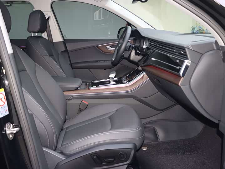 Audi Q7 2025 2025款 55 TFSI quattro S line黑武士型