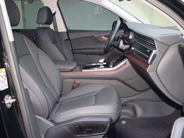 Audi Q7 2025 2025款 55 TFSI quattro S line黑武士型