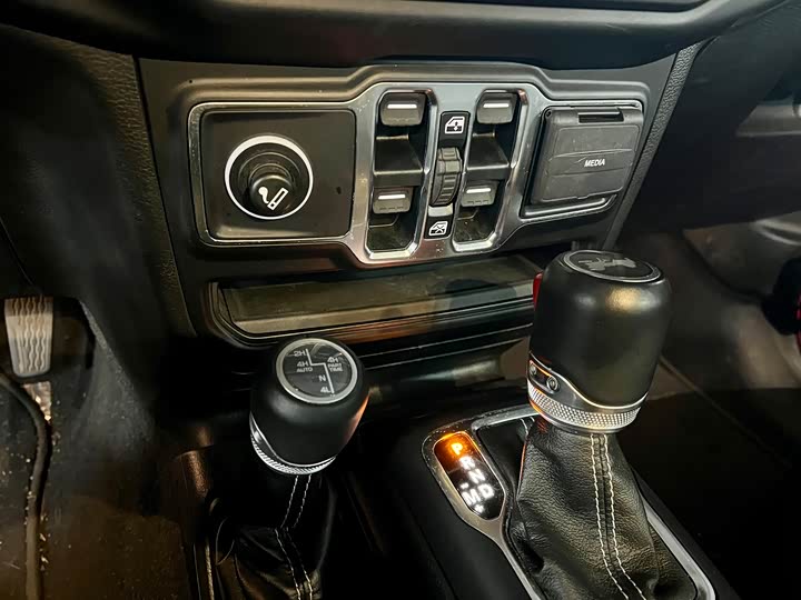 Jeep Wrangler Hybrid 2021 2021款 四门 2.0T 4xe 撒哈拉先行版