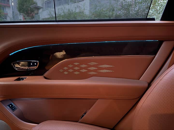 Bentley Bentayga 2023 2023款 4.0T V8 长轴距版