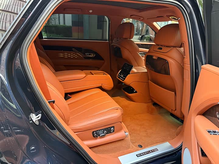 Bentley Bentayga 2023 2023款 4.0T V8 长轴距版