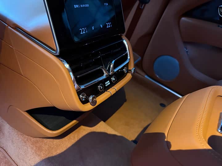 Bentley Bentayga 2023 2023款 4.0T V8 长轴距版