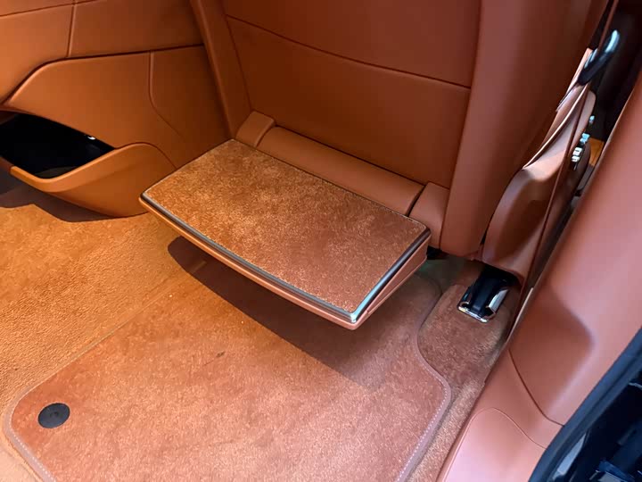 Bentley Bentayga 2023 2023款 4.0T V8 长轴距版