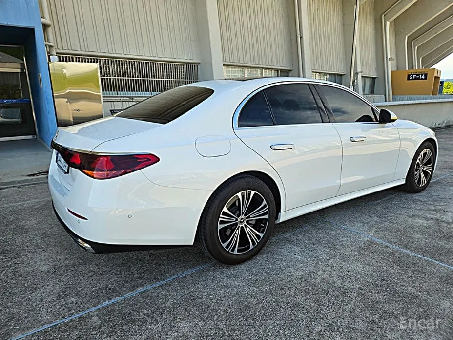 Mercedes-Benz E-Class 2024 E200 Avantgarde