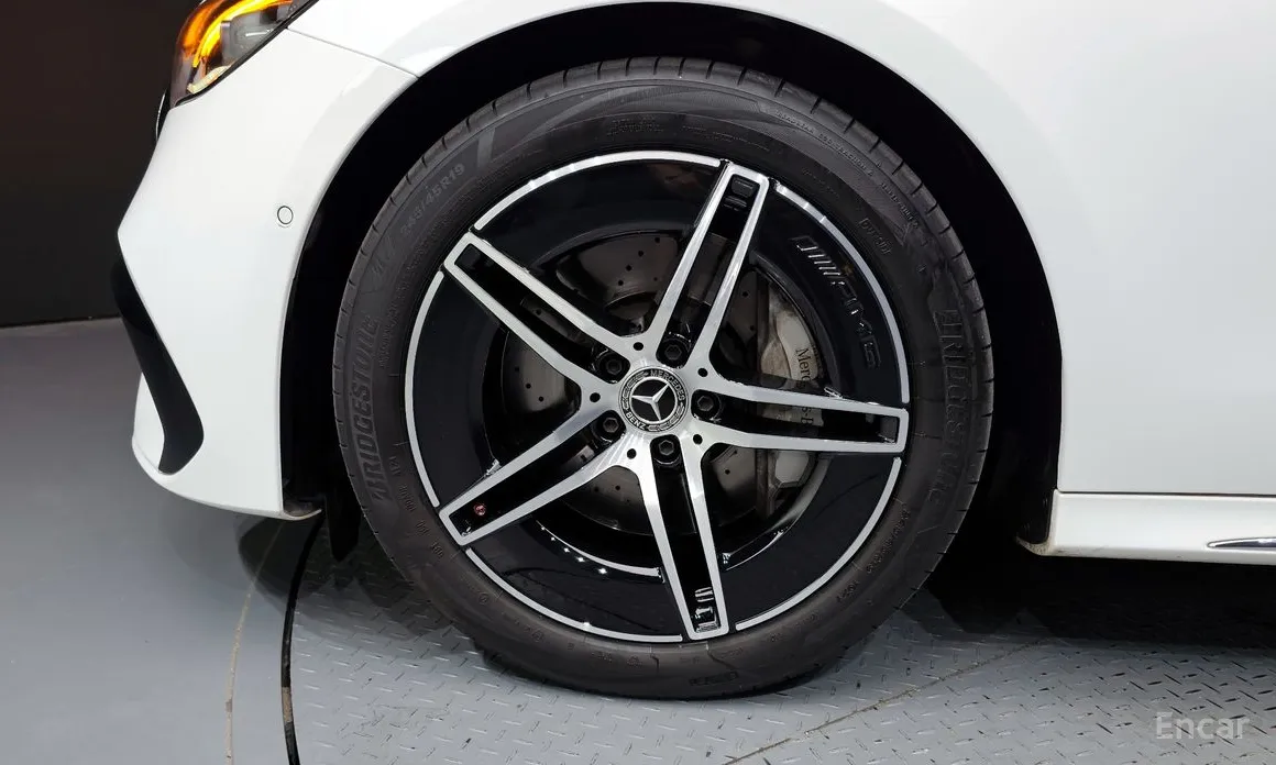 Mercedes-Benz E-Class 2024 E300 4MATIC AMG Line