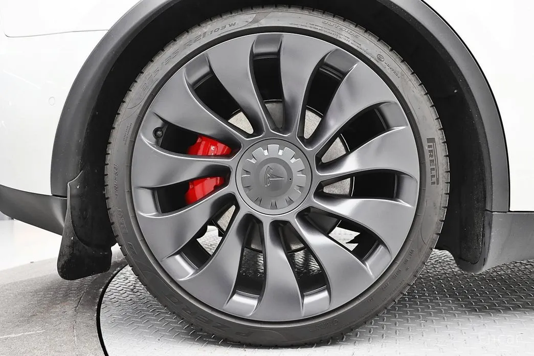 Tesla Model Y 2020 Performance