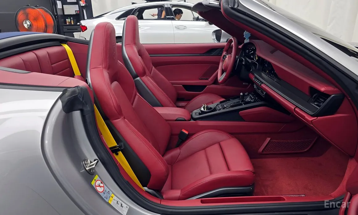 Porsche 911 2019 Carrera 4 GTS Cabriolet