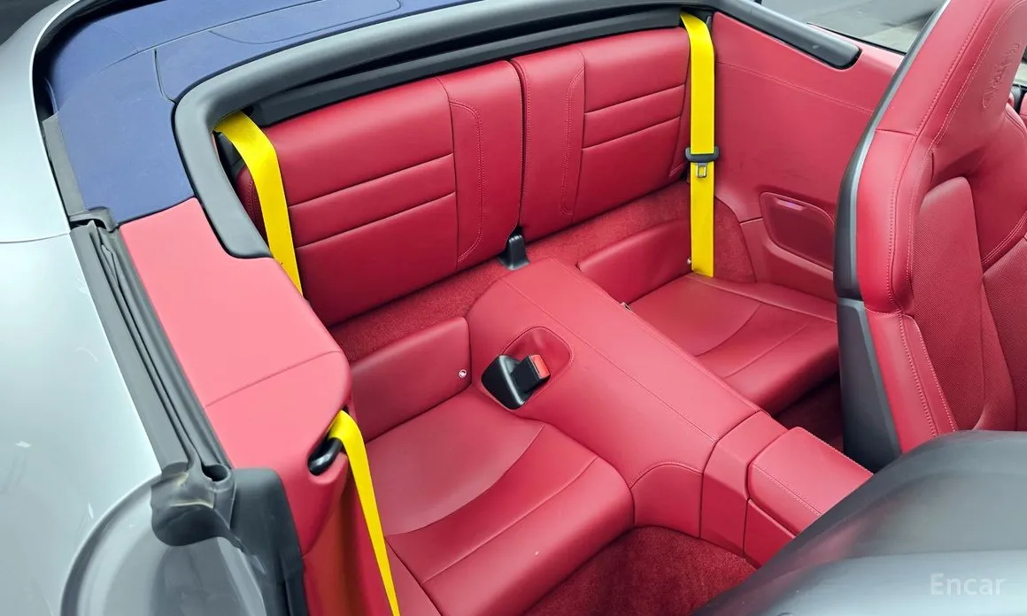 Porsche 911 2019 Carrera 4 GTS Cabriolet