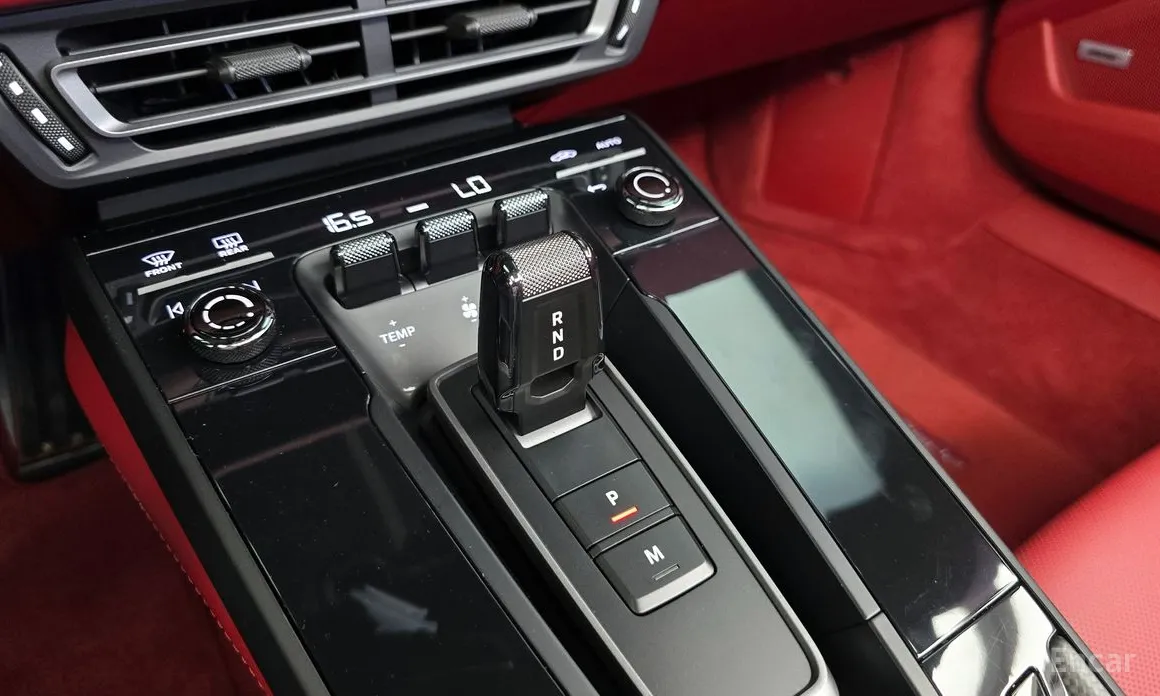 Porsche 911 2019 Carrera 4 GTS Cabriolet