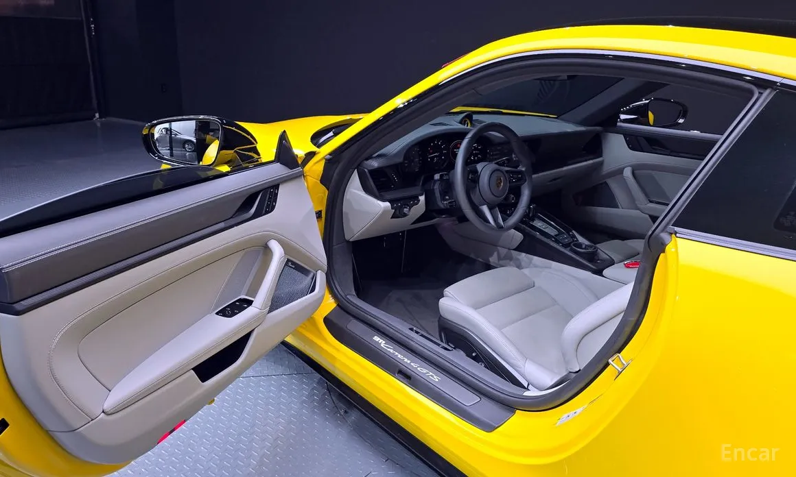 Porsche 911 2019 Carrera 4 GTS