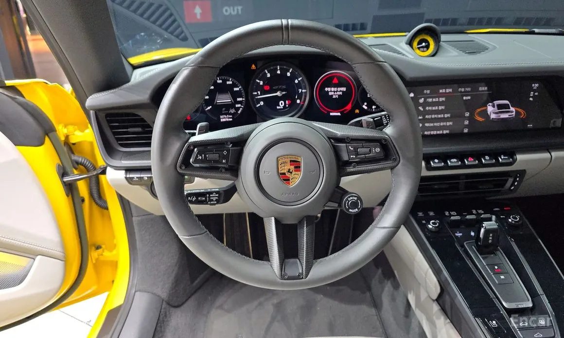 Porsche 911 2019 Carrera 4 GTS