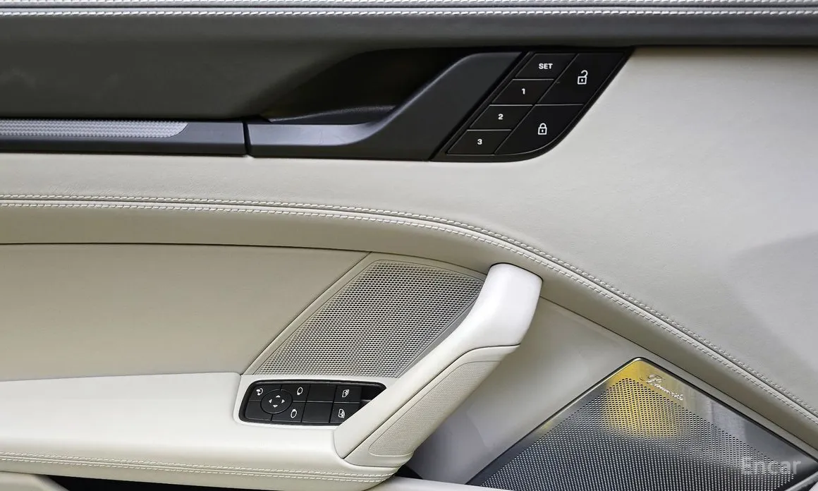 Porsche 911 2019 Carrera 4 GTS