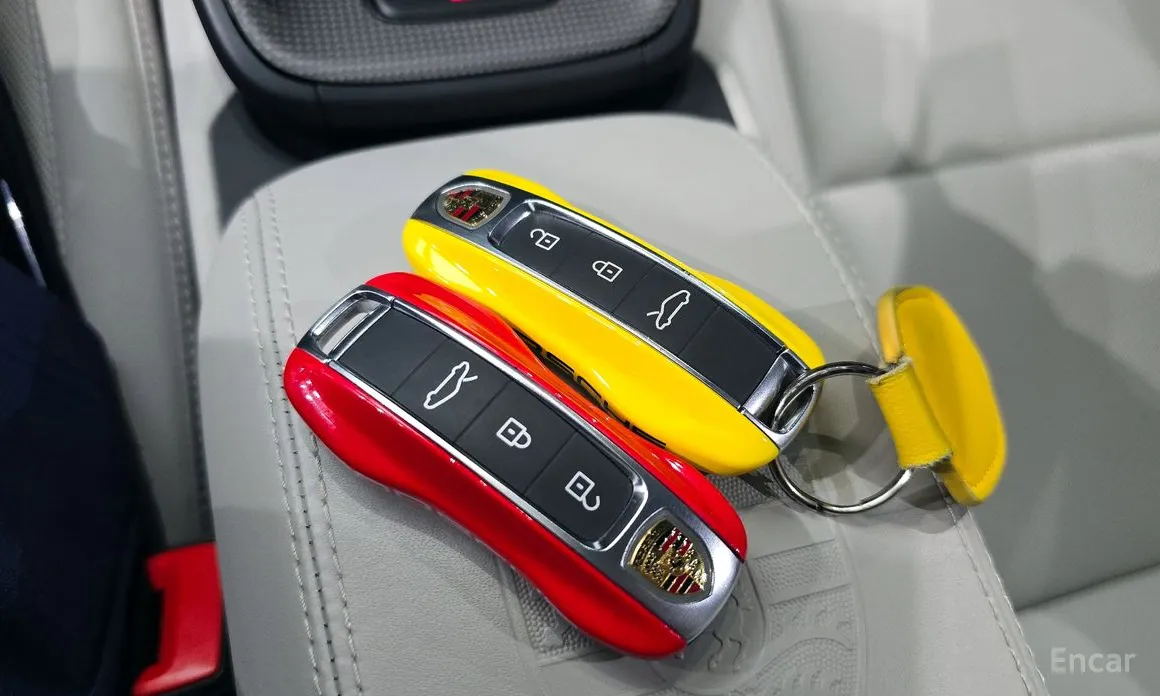 Porsche 911 2019 Carrera 4 GTS