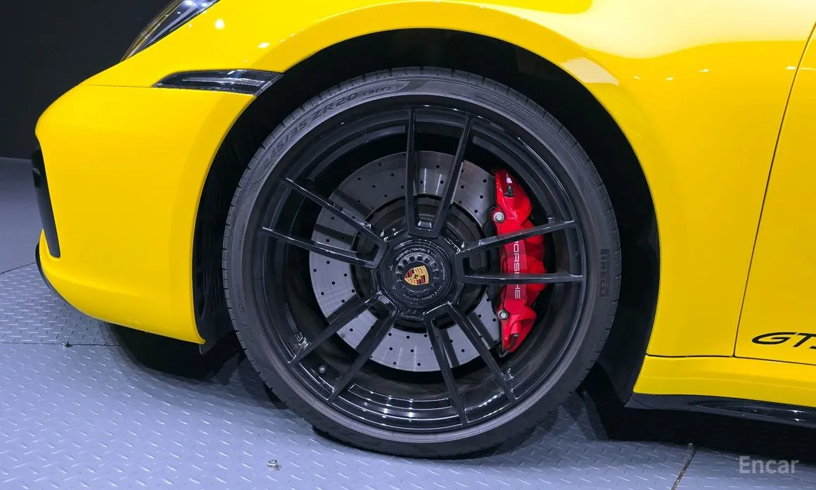 Porsche 911 2019 Carrera 4 GTS