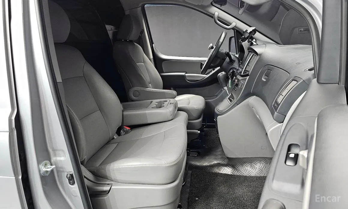 Hyundai Starex 2017 Van 3-Seater