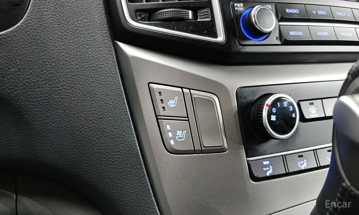 Hyundai Starex 2017 Van 3-Seater