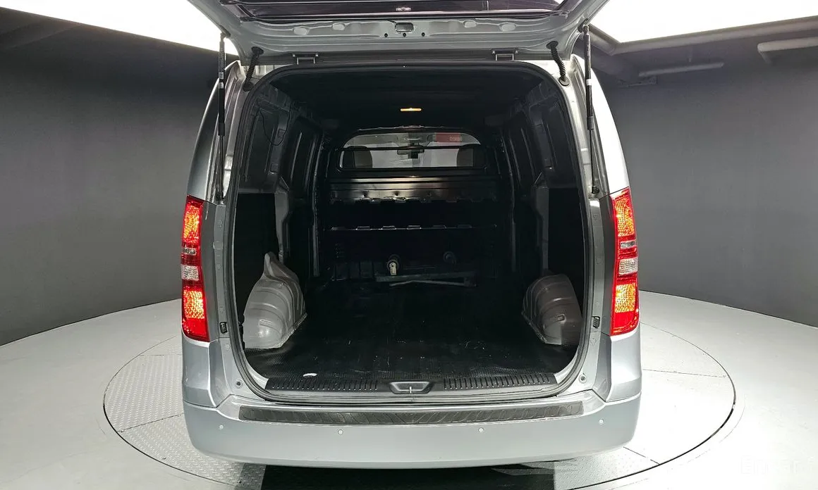 Hyundai Starex 2017 Van 3-Seater