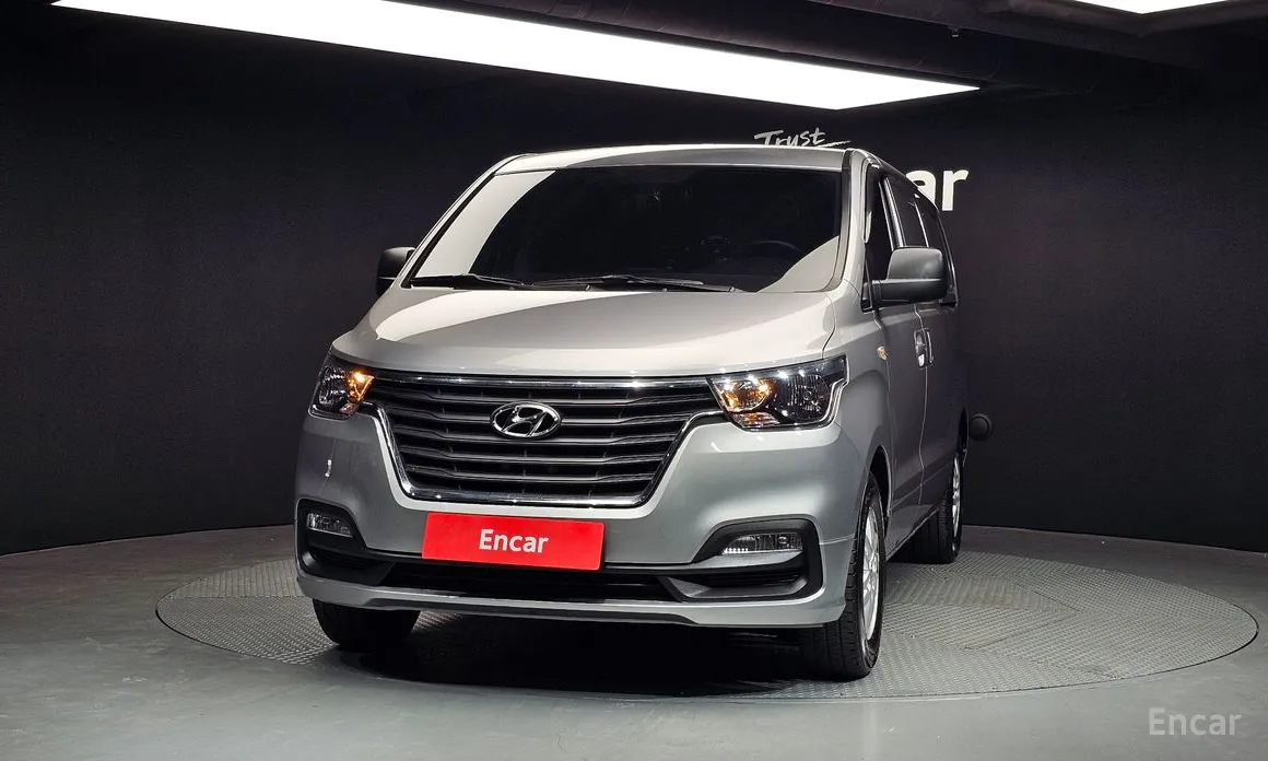 Hyundai Starex 2017 Van 3-Seater