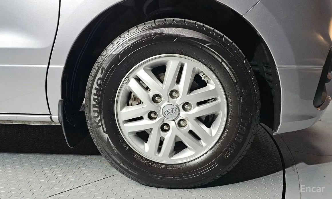 Hyundai Starex 2017 Van 3-Seater