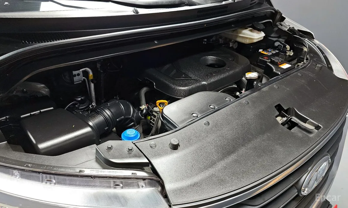 Hyundai Starex 2017 Van 3-Seater