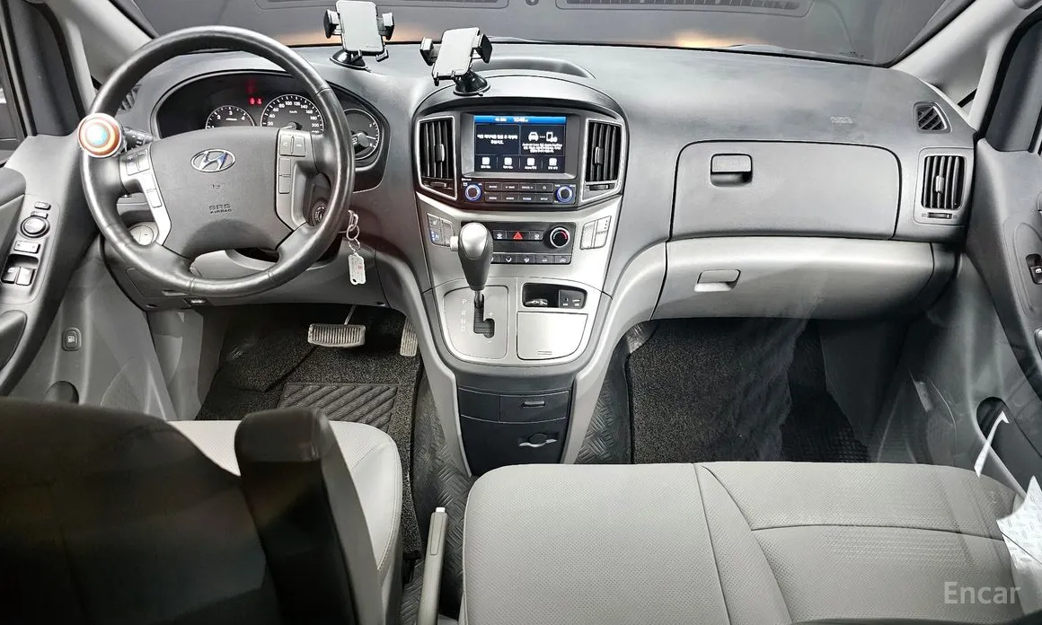Hyundai Starex 2017 Van 3-Seater