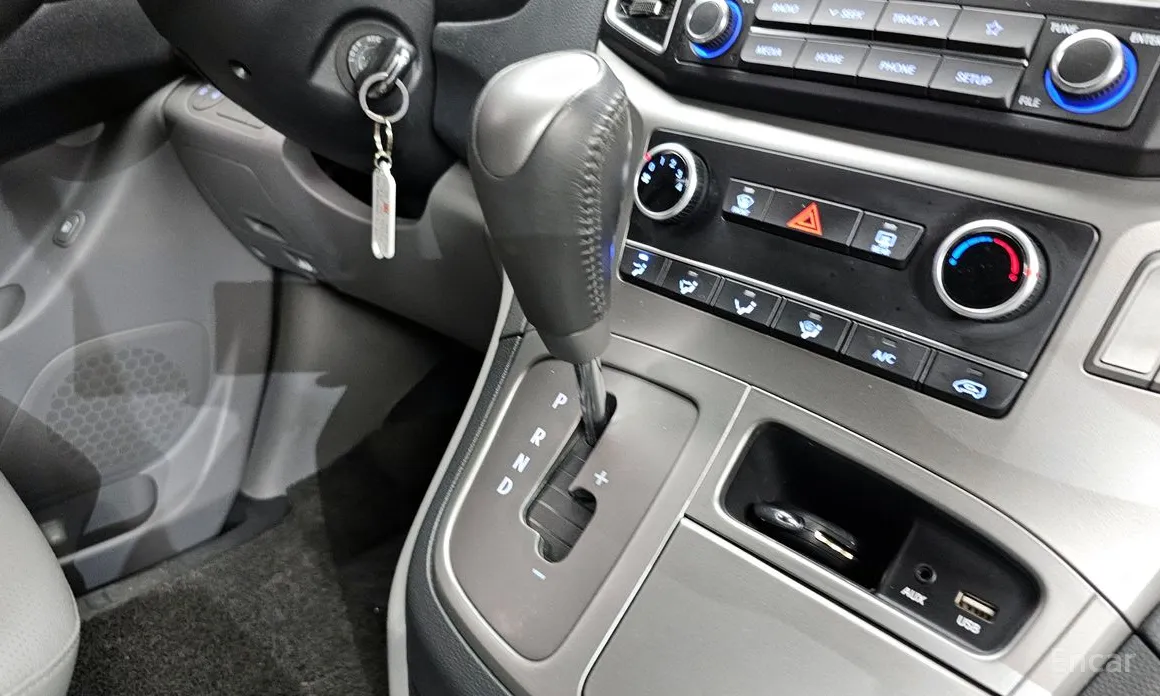 Hyundai Starex 2017 Van 3-Seater