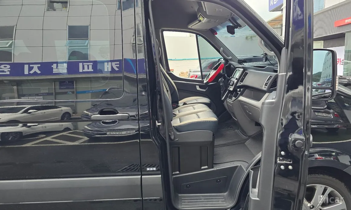 Hyundai Solati 2015 16-seater