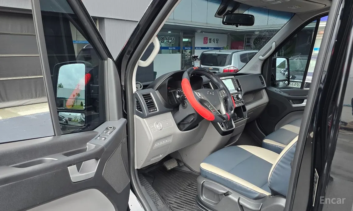 Hyundai Solati 2015 16-seater