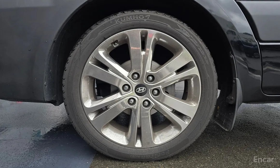 Hyundai Solati 2015 16-seater