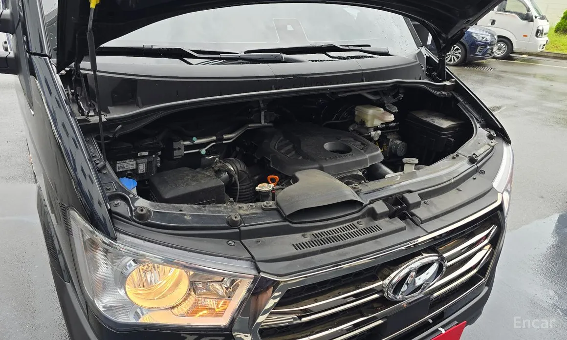 Hyundai Solati 2015 16-seater