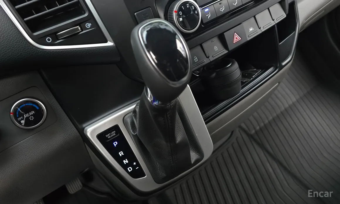 Hyundai Solati 2015 16-seater