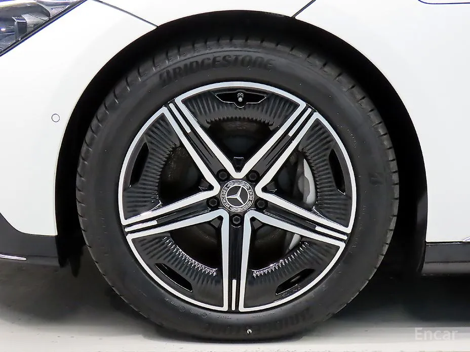 Mercedes-Benz EQE 2022 EQE350+