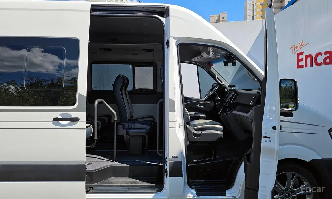 Hyundai Solati 2015 15-seater