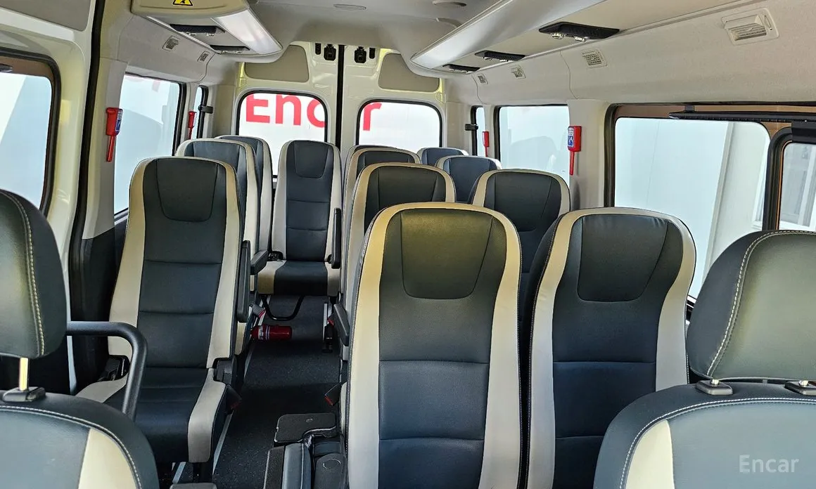 Hyundai Solati 2015 15-seater