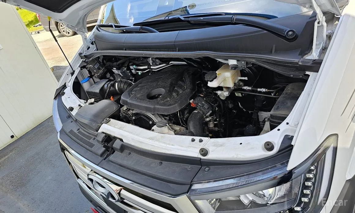 Hyundai Solati 2015 15-seater