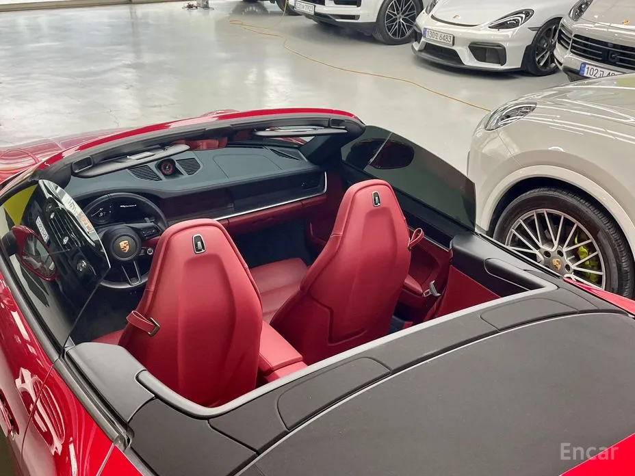 Porsche 911 2019 Carrera 4 Cabriolet
