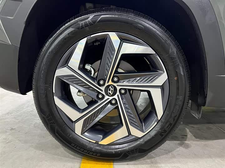 Hyundai Tucson L 2023 2023款 途胜L 1.5T 自动两驱LUX尊贵版