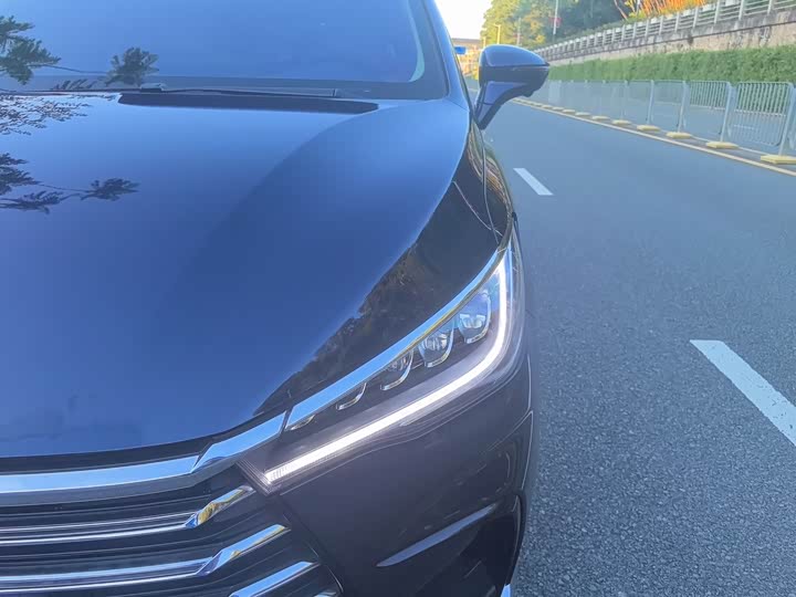 BYD Song Max Hybrid 2022 2022款 DM-i 105KM 行政版