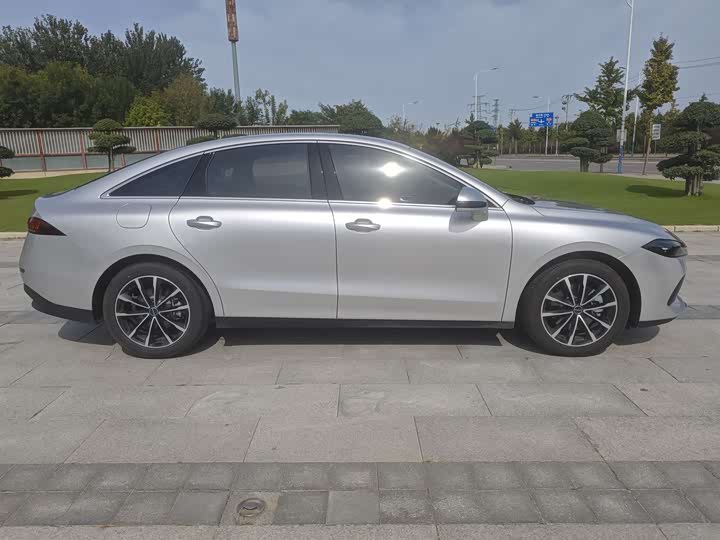 Roewe D7 2025 2025款 DMH 125km 世界冠军版