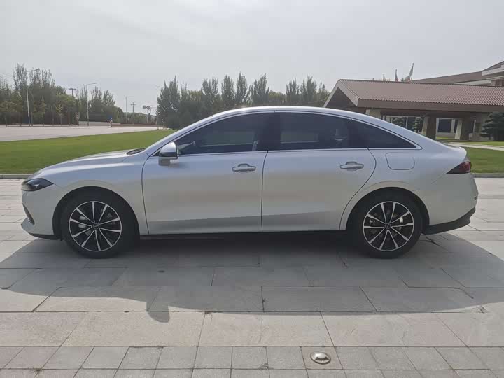 Roewe D7 2025 2025款 DMH 125km 世界冠军版