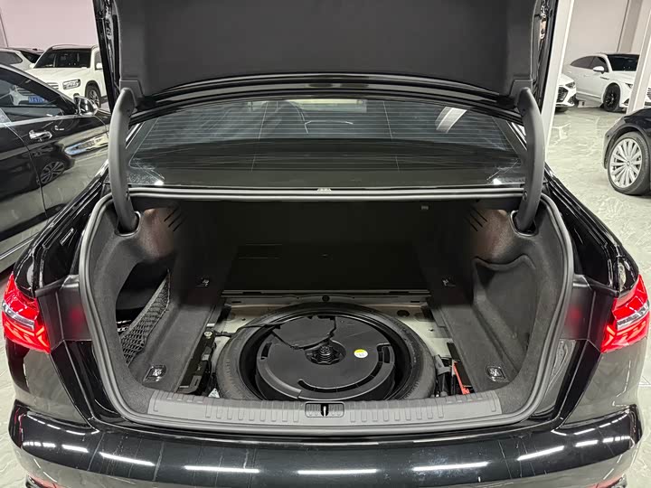 Audi A6L 2025 2025款 改款 45 TFSI quattro 臻选动感型