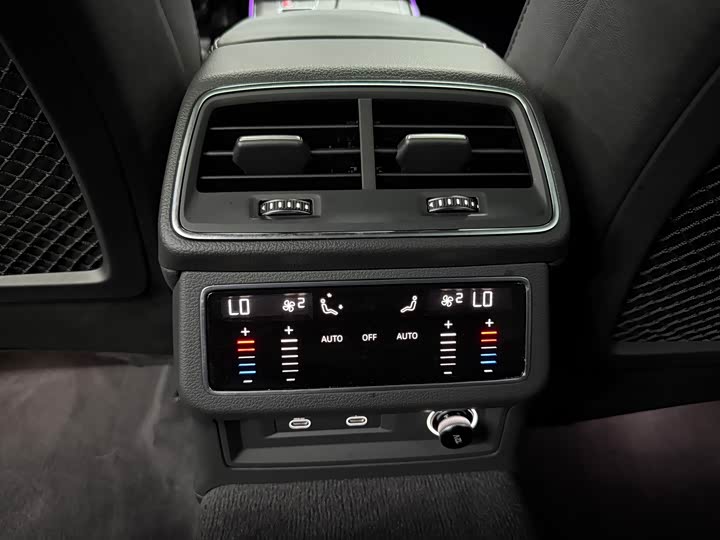 Audi A6L 2025 2025款 改款 45 TFSI quattro 臻选动感型