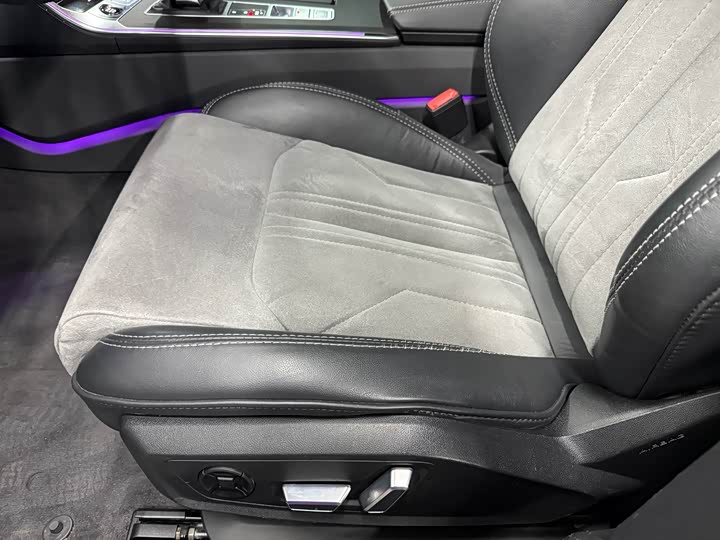 Audi A6L 2025 2025款 改款 45 TFSI quattro 臻选动感型