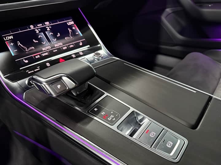 Audi A6L 2025 2025款 改款 45 TFSI quattro 臻选动感型